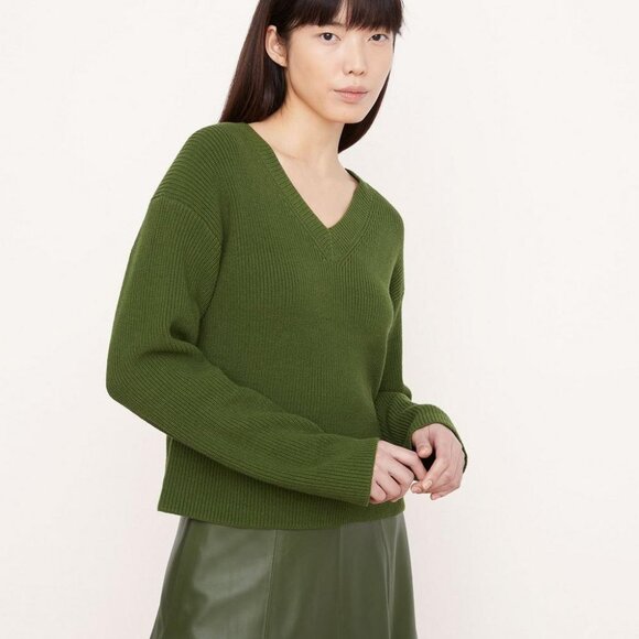 New Vince Drop Shoulder V-Neck Sweater in Dark Herb Small - Picture 1 of 12